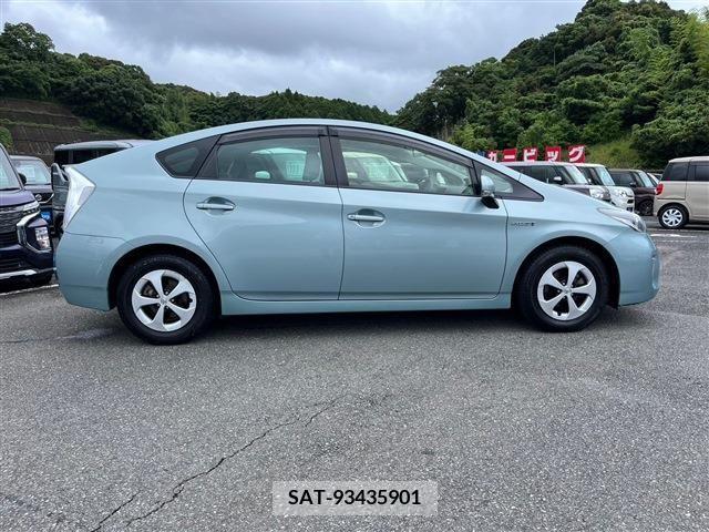 Toyota PRIUS 2013-08 328337-11