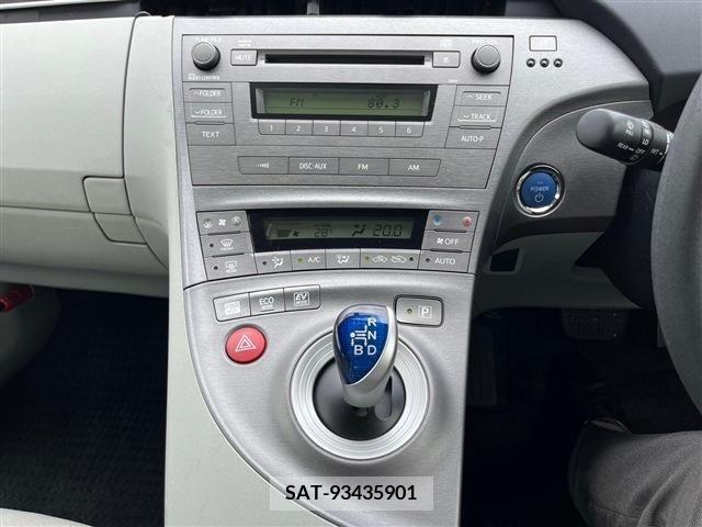 Toyota PRIUS 2013-08 328337-29