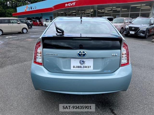 Toyota PRIUS 2013-08 328337-9