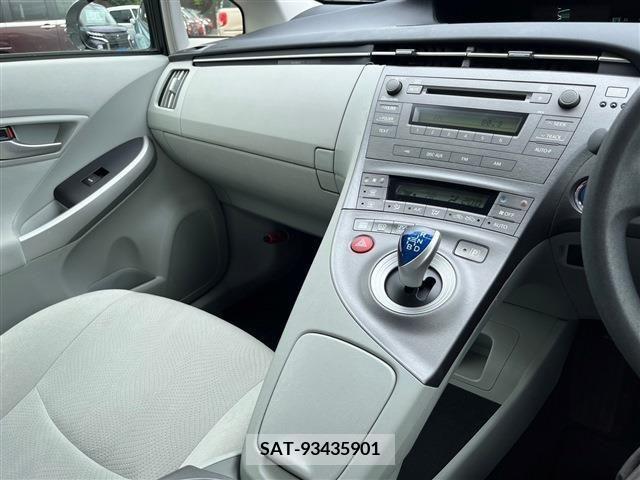 Toyota PRIUS 2013-08 328337-28