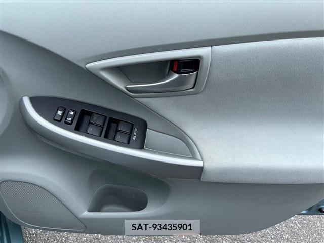 Toyota PRIUS 2013-08 328337-26