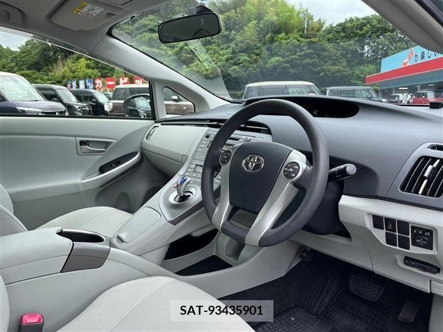 Toyota PRIUS 2013-08 328337-27