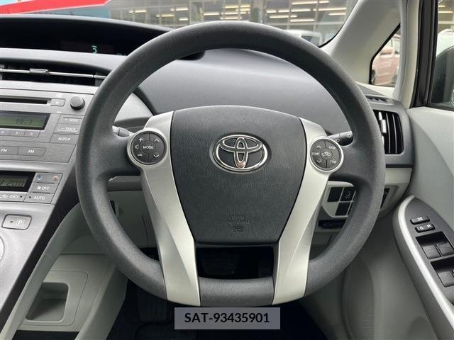 Toyota PRIUS 2013-08 328337-25