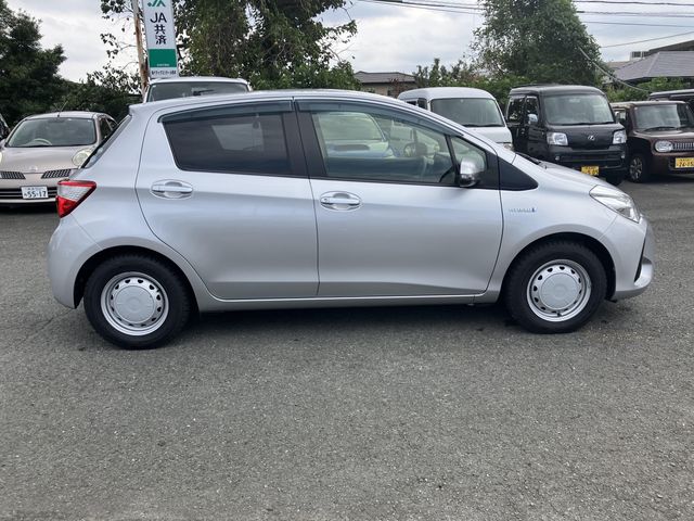 Toyota VITZ HYBRID 2018-06 12338-7