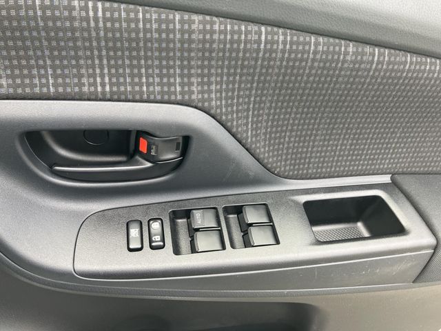 Toyota VITZ HYBRID 2018-06 12338-18