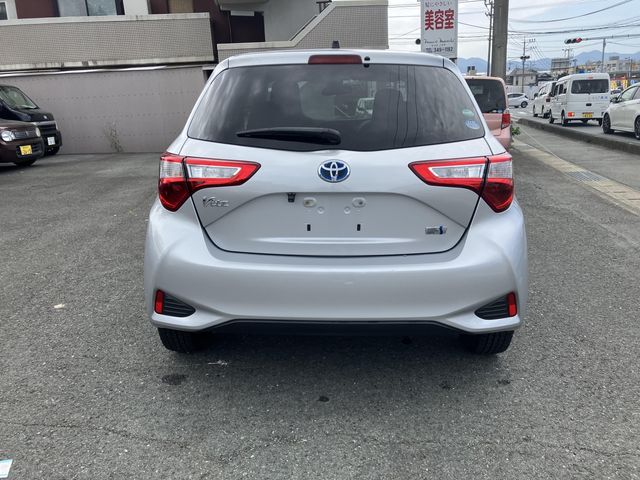 Toyota VITZ HYBRID 2018-06 12338-4