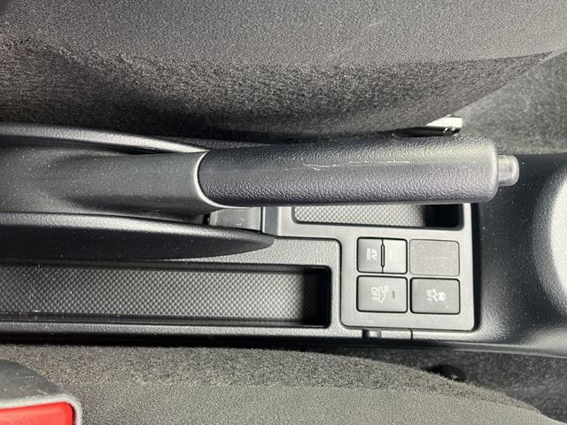 Toyota VITZ HYBRID 2018-06 12338-13
