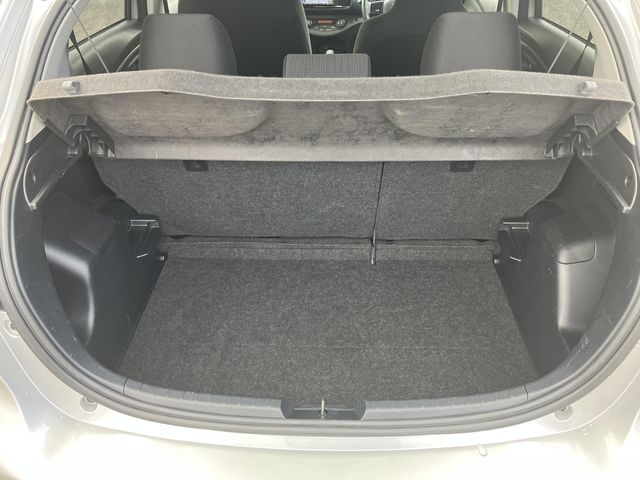 Toyota VITZ HYBRID 2018-06 12338-24
