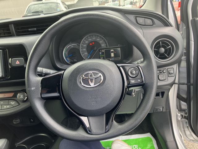 Toyota VITZ HYBRID 2018-06 12338-8