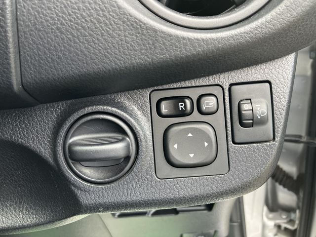 Toyota VITZ HYBRID 2018-06 12338-10