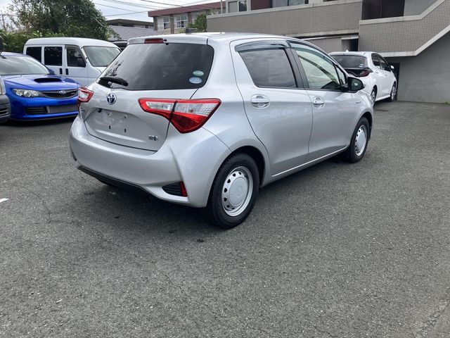 Toyota VITZ HYBRID 2018-06 12338-1