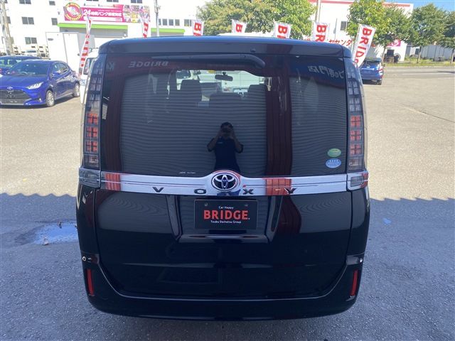 Toyota VOXY 2014-09 23222-5