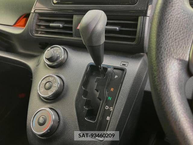 Toyota SIENTA 2015-12 218669-18