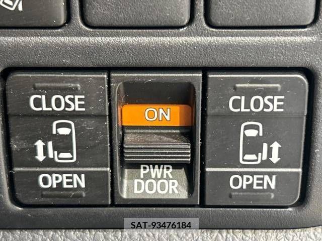 Toyota NOAH 2018-10 330531-5