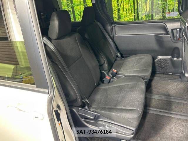 Toyota NOAH 2018-10 330531-9