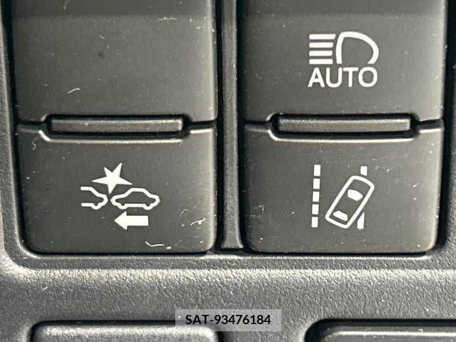 Toyota NOAH 2018-10 330531-6