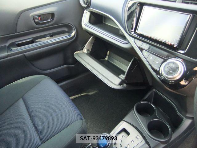 Toyota AQUA 2017-03 314279-10