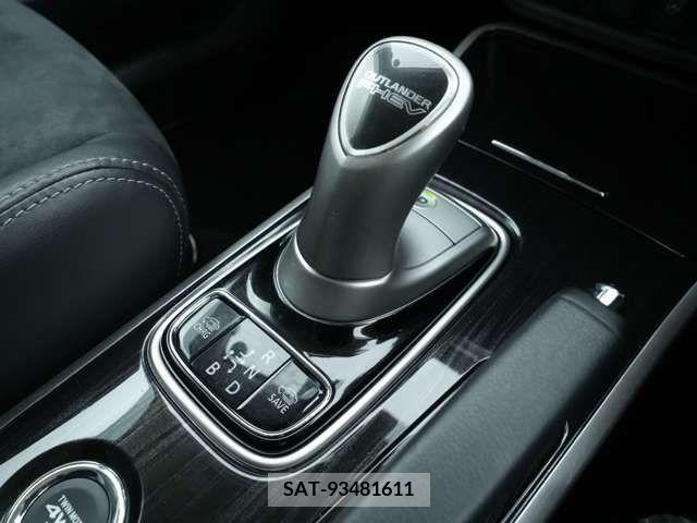 Mitsubishi OUTLANDER PHEV 2015-09 329612-10
