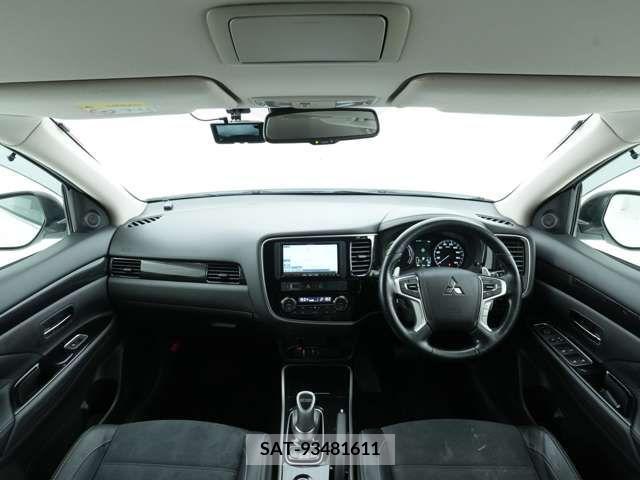 Mitsubishi OUTLANDER PHEV 2015-09 329612-3