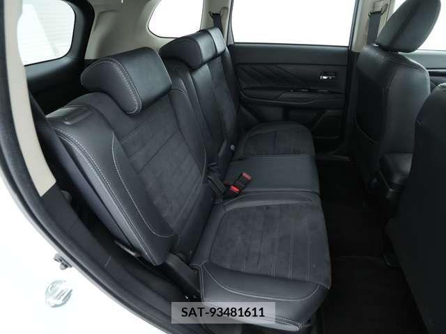 Mitsubishi OUTLANDER PHEV 2015-09 329612-6