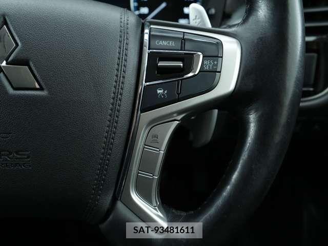 Mitsubishi OUTLANDER PHEV 2015-09 329612-15