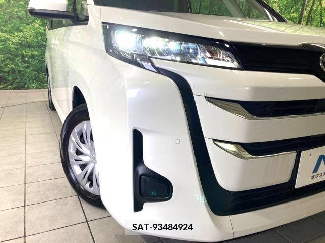 Toyota NOAH 2022-11 380587-12