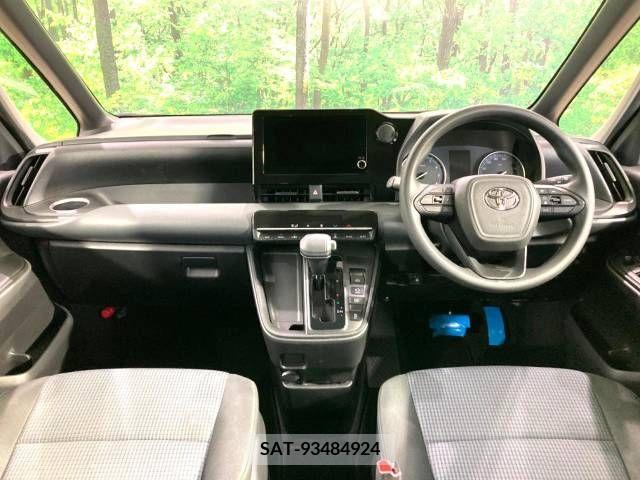 Toyota NOAH 2022-11 380587-1