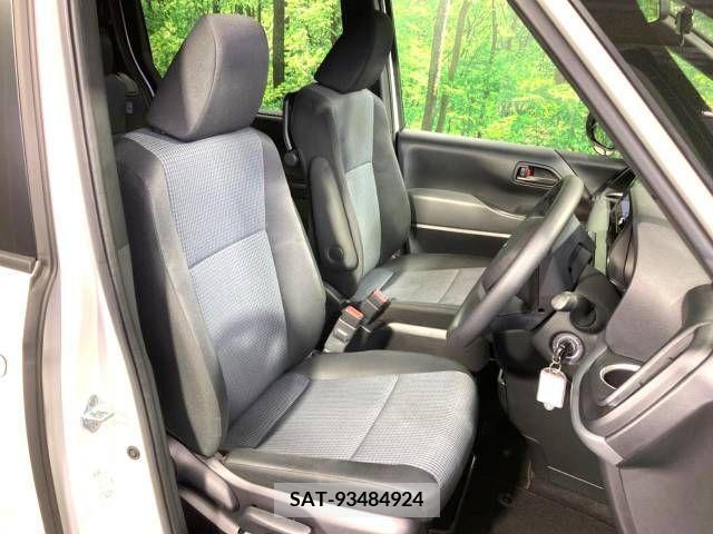 Toyota NOAH 2022-11 380587-7