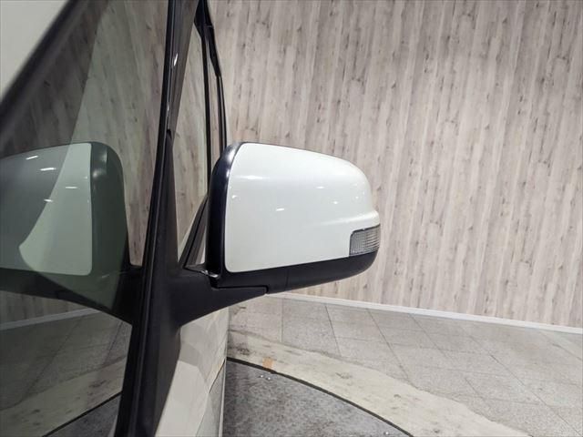Nissan SERENA 2014-01 180953-12