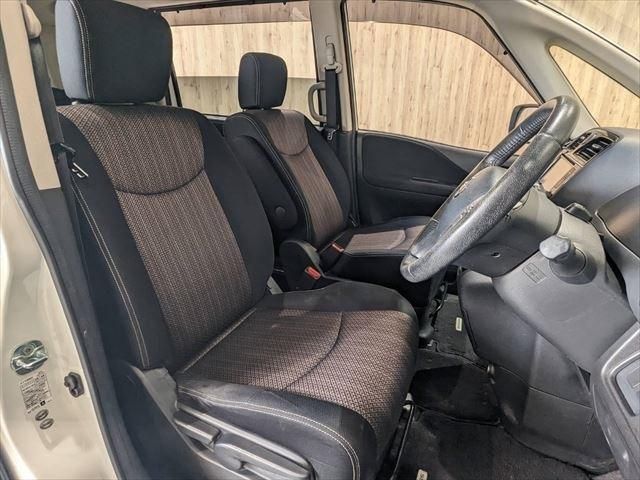 Nissan SERENA 2014-01 180953-19