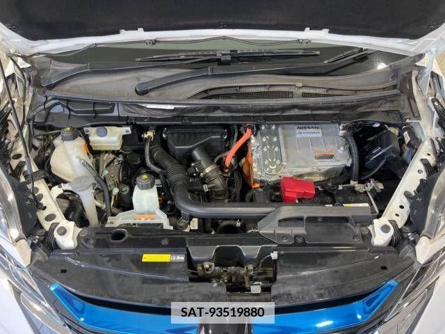 Nissan SERENA 2018-04 367651-19