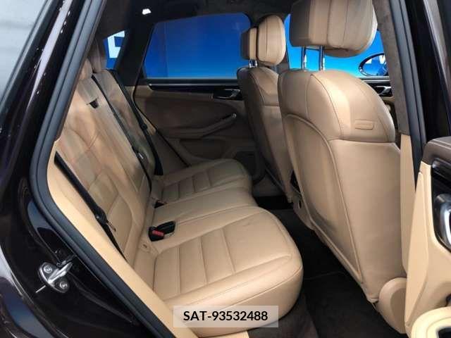 Porsche MACAN 2017-05 320071-9