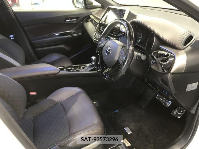 Toyota C-HR 2017-09 373185-12