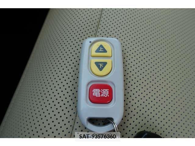 Toyota ALPHARD 2021-04 382555-19