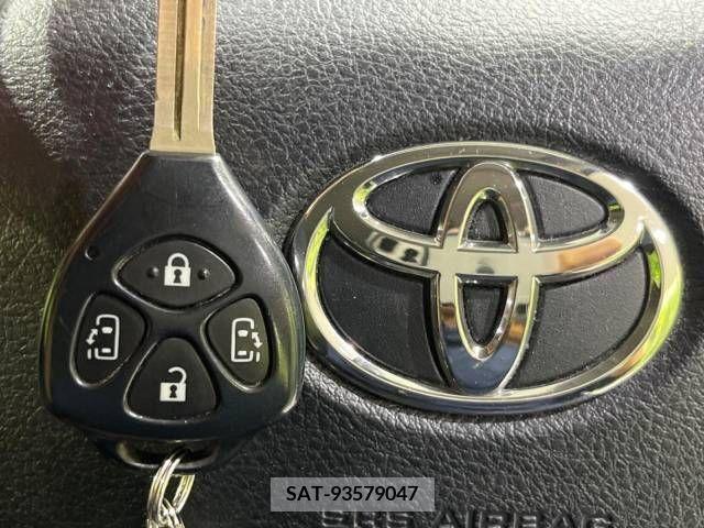 Toyota VOXY 2012-02 321330-7