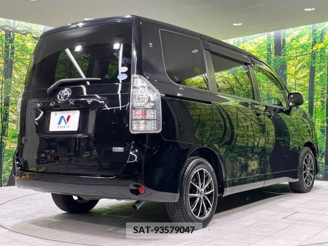 Toyota VOXY 2012-02 321330-17