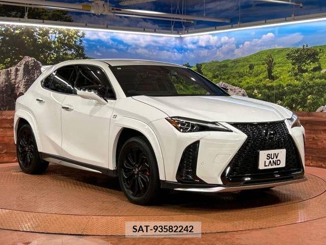 Lexus UX 2023-08 353990-15