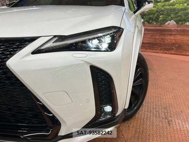 Lexus UX 2023-08 353990-11