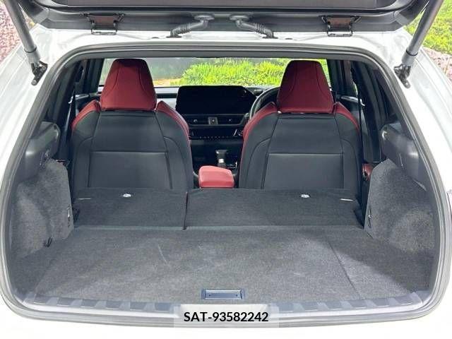 Lexus UX 2023-08 353990-10