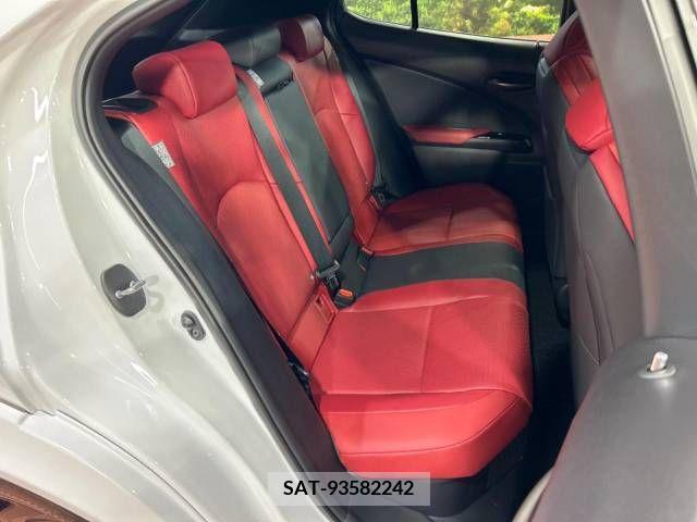 Lexus UX 2023-08 353990-9