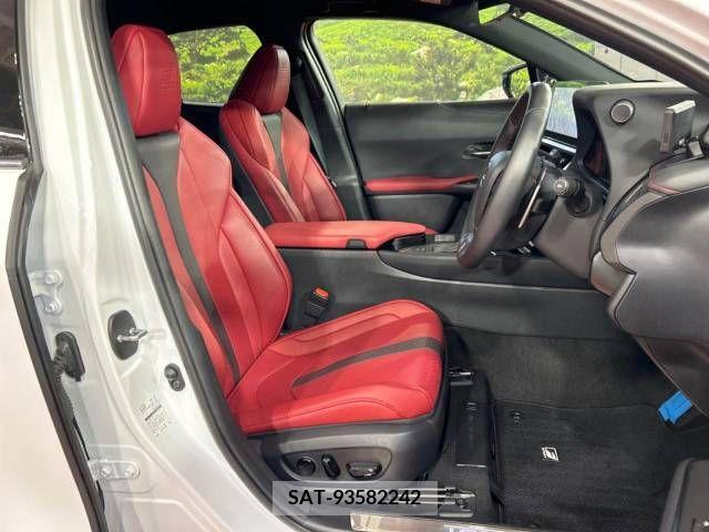 Lexus UX 2023-08 353990-8