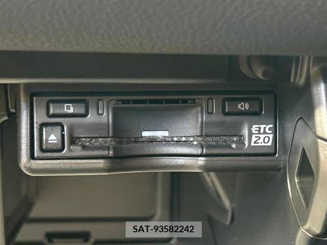 Lexus UX 2023-08 353990-7