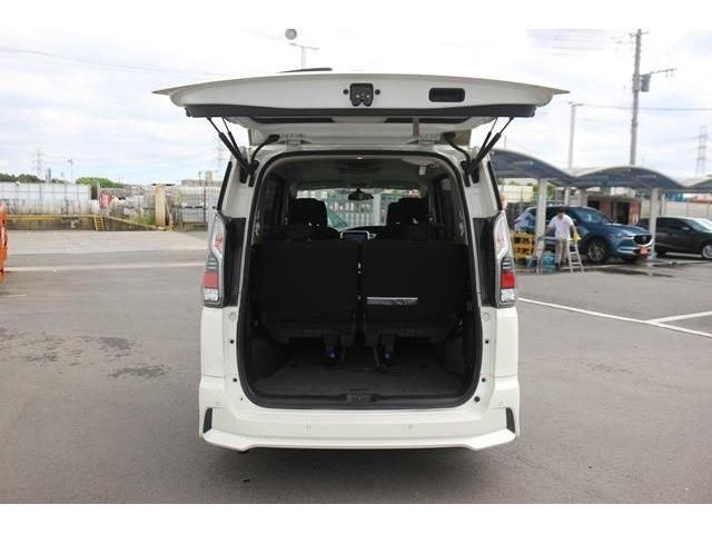 Nissan SERENA 2018-06 11652-10