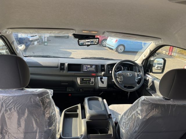 Toyota HIACE COMMUTER 2023-10 184198-4