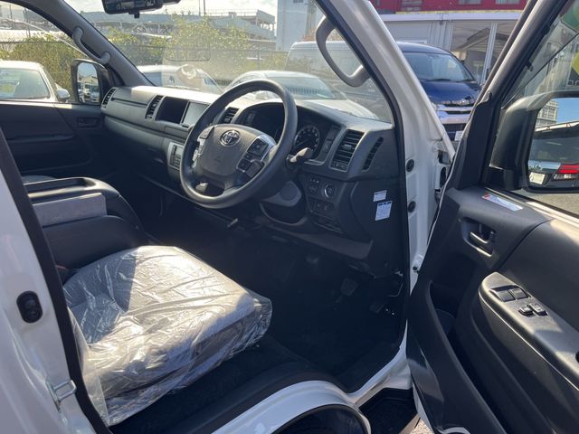 Toyota HIACE COMMUTER 2023-10 184198-3