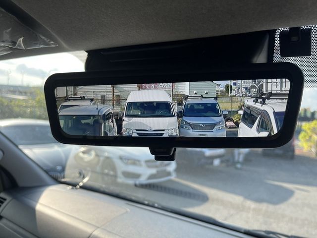 Toyota HIACE COMMUTER 2023-10 184198-9