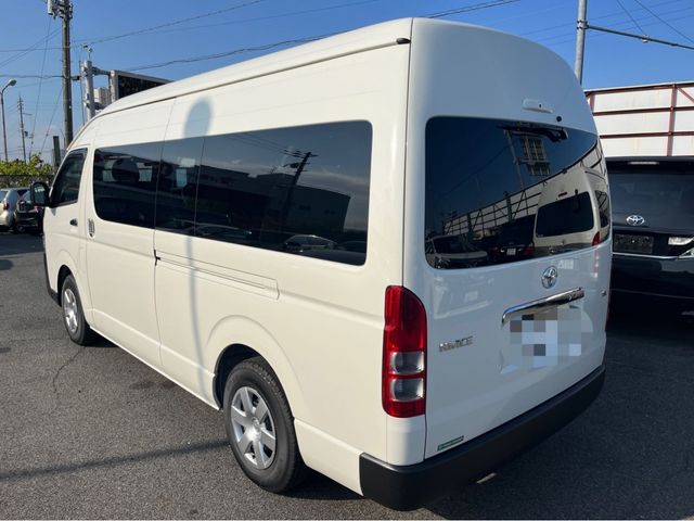 Toyota HIACE COMMUTER 2023-10 184198-1