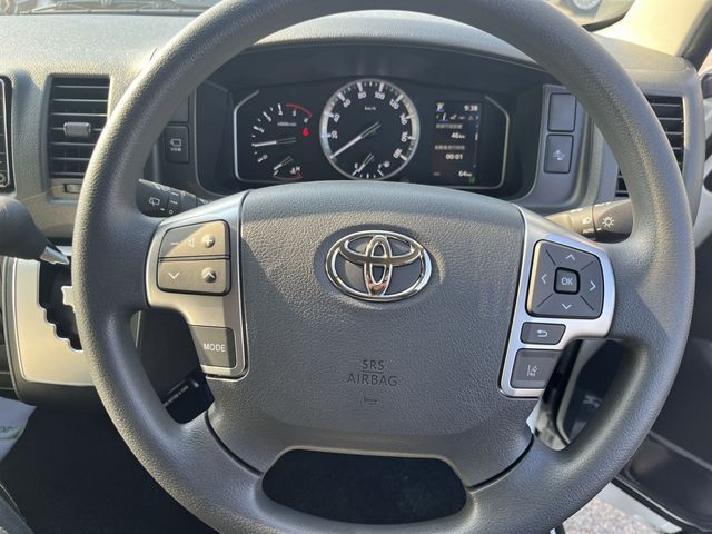 Toyota HIACE COMMUTER 2023-10 184198-5