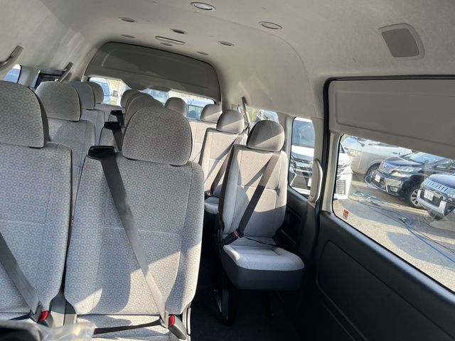 Toyota HIACE COMMUTER 2023-10 184198-11