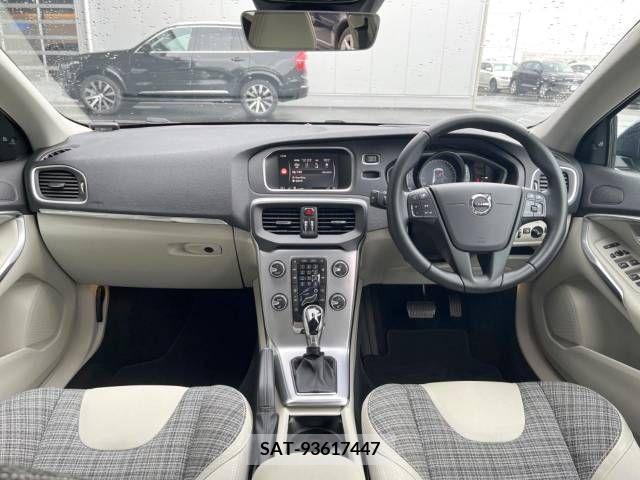 Volvo V40 2019-05 320555-1